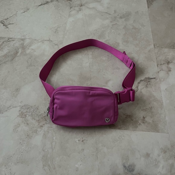 Lululemon Everywhere 1L crossbody belt bag - Picture 2 of 5